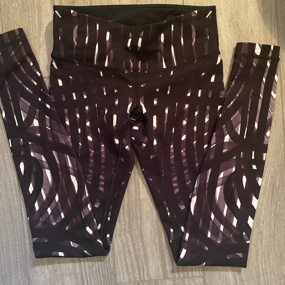 Black/white Lululemon Leggings Size 4